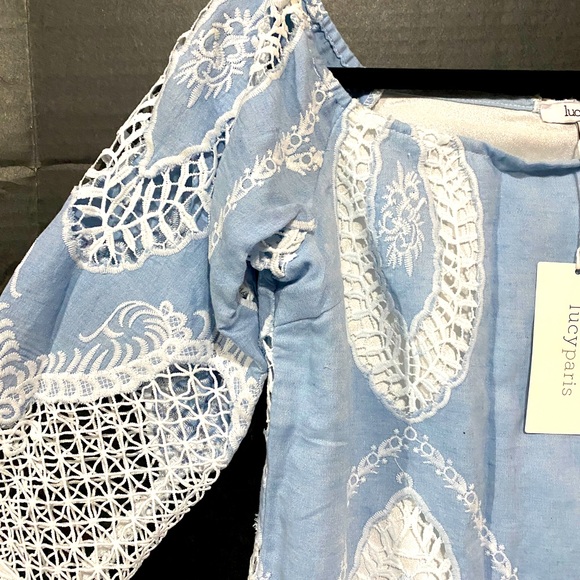 LUCY PARIS NWT STUNNING EMBROIDERED CUTOUT LIGHT BLUE & WHITE LINED TOP  SIZE S - Picture 4 of 15